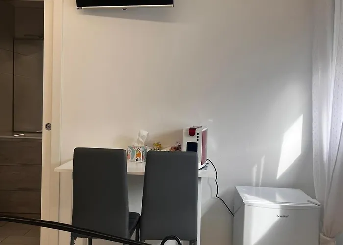 ベッド・アンド・ブレックファスト Roomscarli コマッキオ